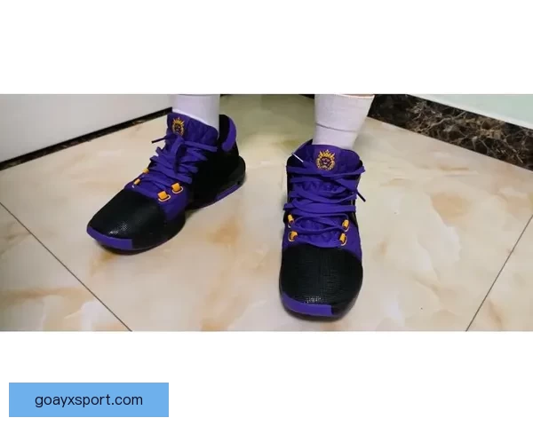 詹姆斯对魔术历史出场王纪念鞋 1612数字见证辉煌里程碑